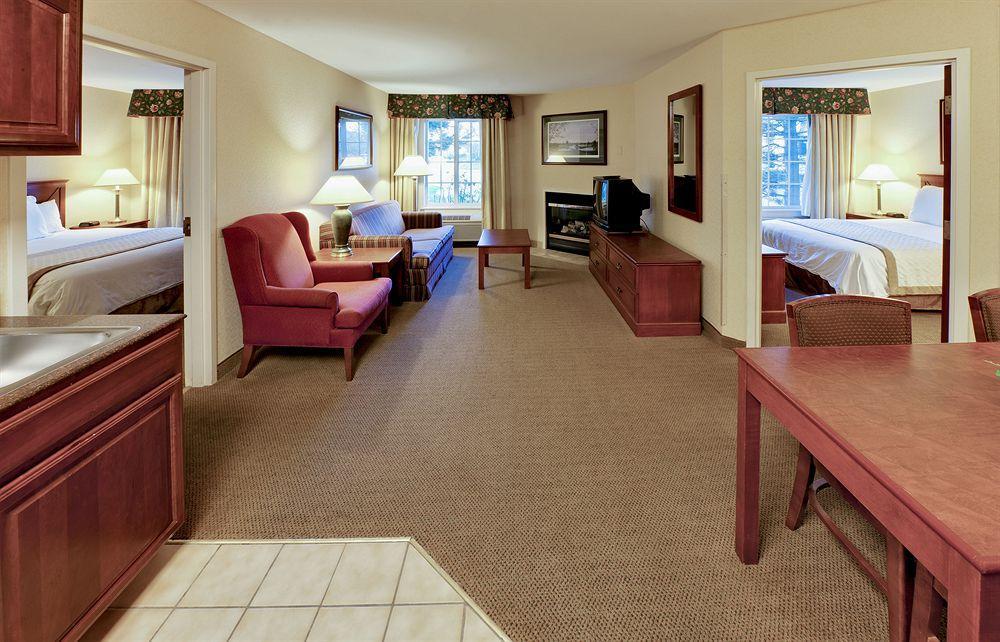 The Lotus Suites At Midlane Golf Resort Wadsworth Exterior photo