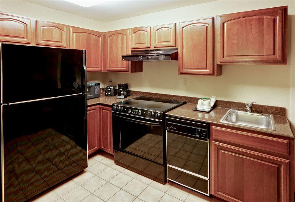 The Lotus Suites At Midlane Golf Resort Wadsworth Room photo