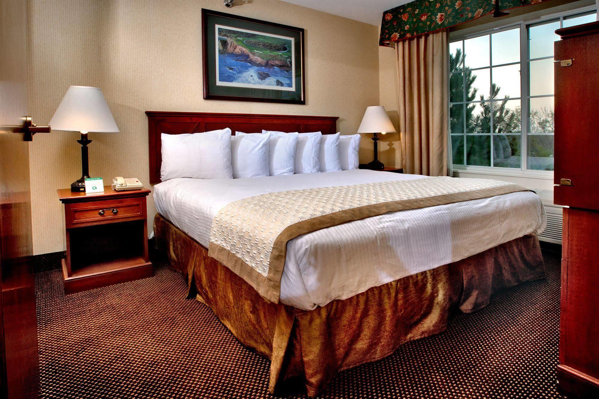 The Lotus Suites At Midlane Golf Resort Wadsworth Exterior photo