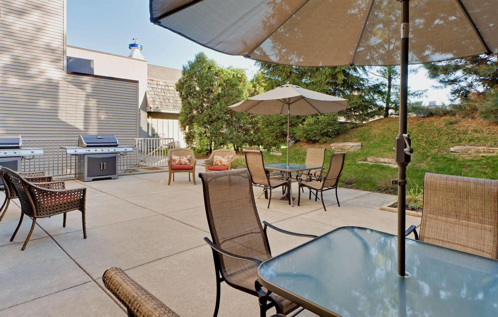 The Lotus Suites At Midlane Golf Resort Wadsworth Exterior photo